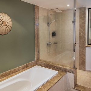 New Superior First Floor – Honeymooners Only